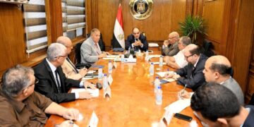 Industry minister invites investors to benefit from industrial parks