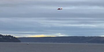 1 dead, 9 missing after floatplane crashes in Puget Sound
