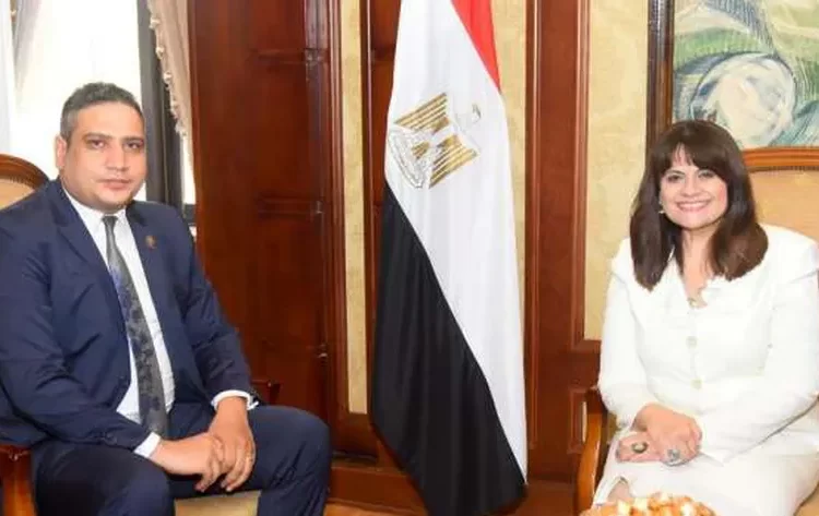 Emigration minister in talks over co-operation with CPYP 2 - Egyptian Gazette Emigration minister in talks over co-operation with CPYP 1 - Egyptian Gazette