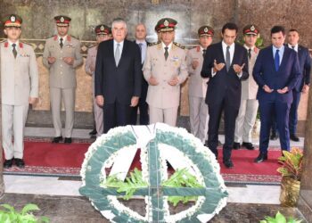 Sisi delegates Zaki to lay wreath at Nasser’s tomb