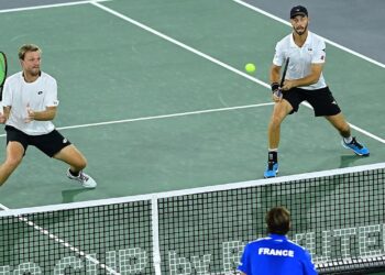 Germany wins first Davis Cup match against France