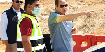 Sisi tours Greater Cairo road projects