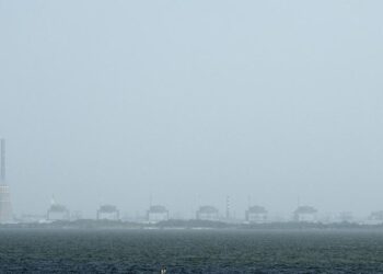 Ukraine official: Russia shells civilian convoy, kills 20