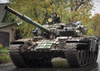 Ukraine: Evacuations intensify in Kherson; power sites hit