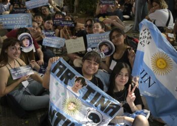 BTS’ Jin bids farewell on ‘magical night’ in Buenos Aires
