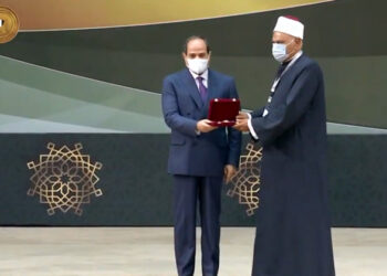 Sisi honors number of scholars during El-Mouled el-Nabawi ceremony
