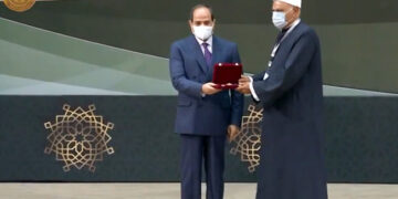 Sisi honors number of scholars during El-Mouled el-Nabawi ceremony