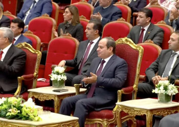 Sisi watches documentary about renovation of historical mosques