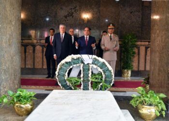 Sisi lays wreath on Unknown Soldier Memorial to mark Oct victory anniversary