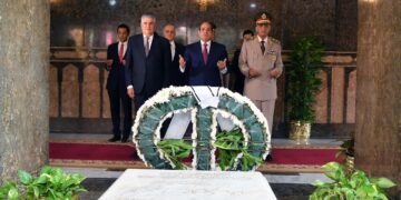 Sisi lays wreath on Unknown Soldier Memorial to mark Oct victory anniversary