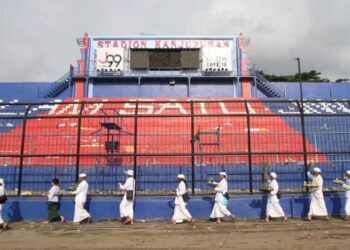 Fifa, Indonesian football body form taskforce after fatal stampede