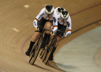 Germany retains women’s sprint title in world record time