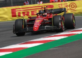 Sainz leads Ferrari in first Mexican practice