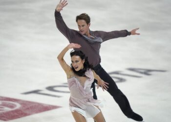 Chock and Bates capture ice dance gold at Skate America