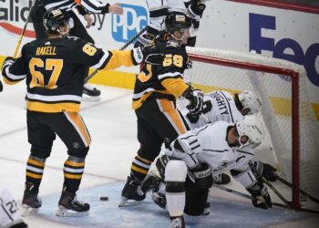 Pittsburgh Penguins stun Los Angeles Kings 6-1