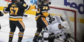 Pittsburgh Penguins stun Los Angeles Kings 6-1