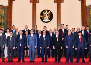 Sisi receives Kuwaiti businessmen delegation