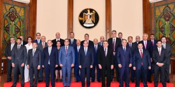 Sisi receives Kuwaiti businessmen delegation