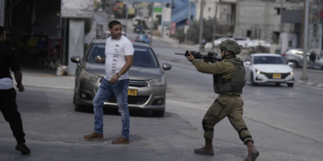 Israeli settlers attack several residents of Sheikh Jarrah