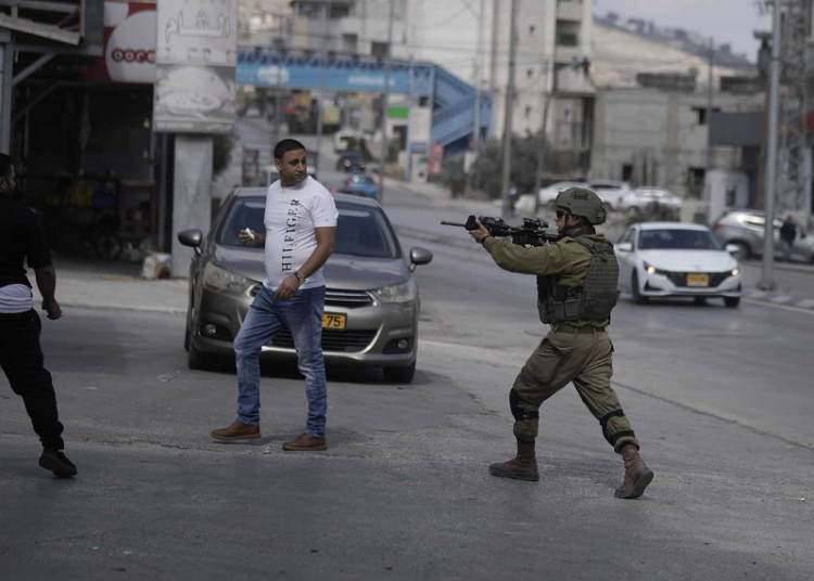Israeli settlers attack several residents of Sheikh Jarrah 2 - Egyptian Gazette Israeli settlers attack several residents of Sheikh Jarrah 1 - Egyptian Gazette