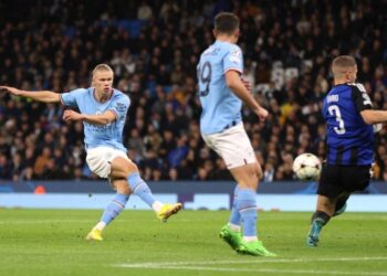 Haaland scores double as City cruise, Chelsea boost knockout hopes