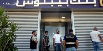 Lebanese banks close after holdups by depositors seeking their own money 1 - Egyptian Gazette Lebanese banks close after holdups by depositors seeking their own money