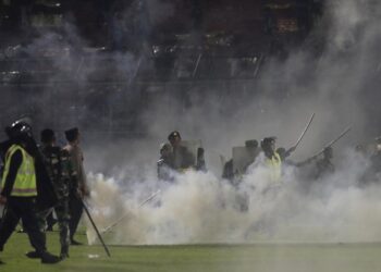 174 dead after fans stampede to exit Indonesian soccer match