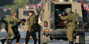 Occupation detains 8 Palestinians in WB