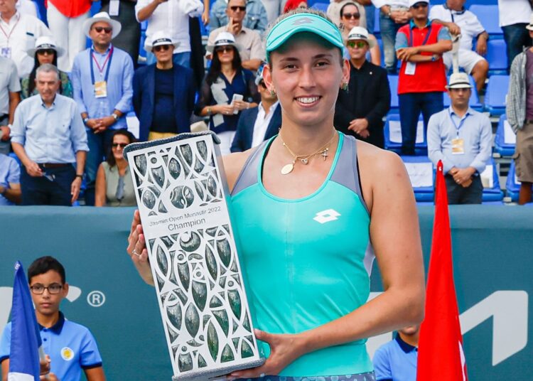 Elise Mertens posing with the trophy after winning the Jasmin Open.