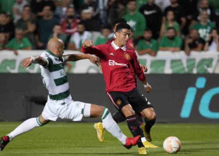 Man Utd, Arsenal win in EL; fireworks halt Berlin game 1 - Egyptian Gazette Manchester United's Cristiano Ronaldo (R) attempts a shot at goal in front of Omonia's Nemanja Miletic during the UEFA Europa League group E match in Nicosia, Cyprus.