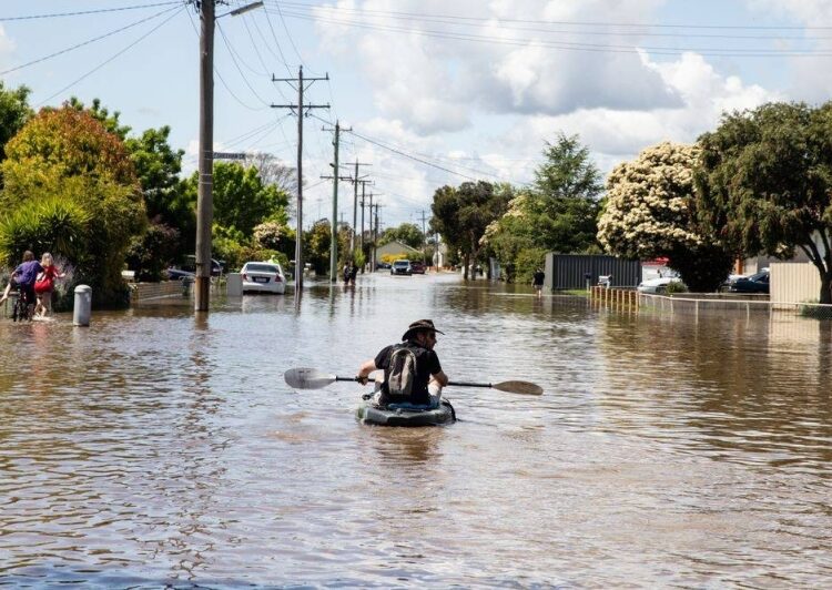 Australia PM tours flood-hit Victoria state; evacuations, sandbagging underway 1 - Egyptian Gazette