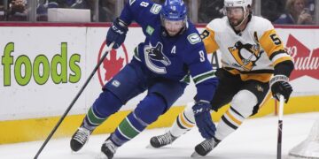 Canucks top Penguins 5-1 for 2nd straight win