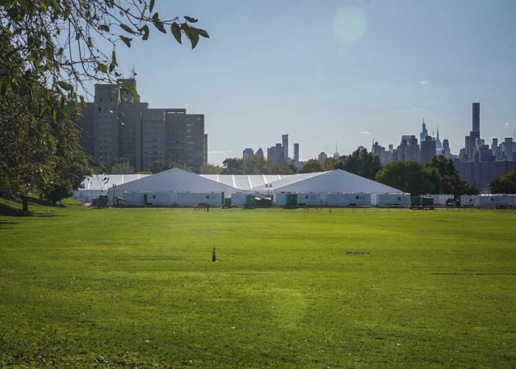 NYC opens emergency center for influx of bused migrants 1 - Egyptian Gazette