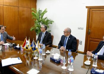 Petroleum min., TotalEnergies VP discuss cooperation in distributing oil products