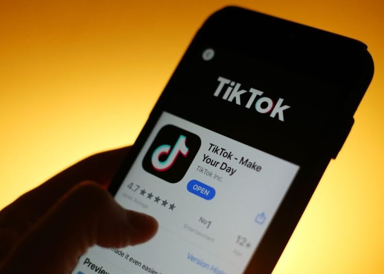 TikTok appears to be deepening its foray into e-commerce with plans to operate its own US warehouses.