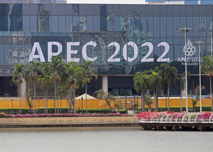 Representatives of Japan, the United States and three other countries briefly walked out of a meeting of Asia-Pacific trade ministers.