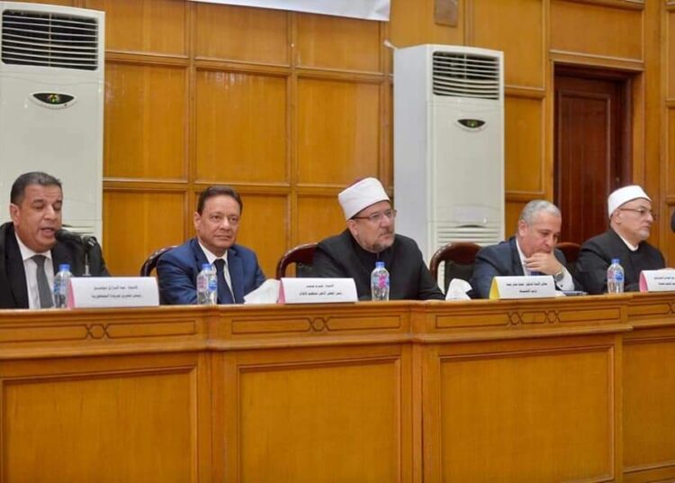 Minister of Awqaf Mohamed Mokhtar Gomaa (C), flanked by NPA's el-Shorbagy and Khaled el-Gundi on his left and SCMR's Karam Gabr and al-Gomhuria's Abdel Razek Tawfik during the launch of the Right of the Nation initiative on Sunday.