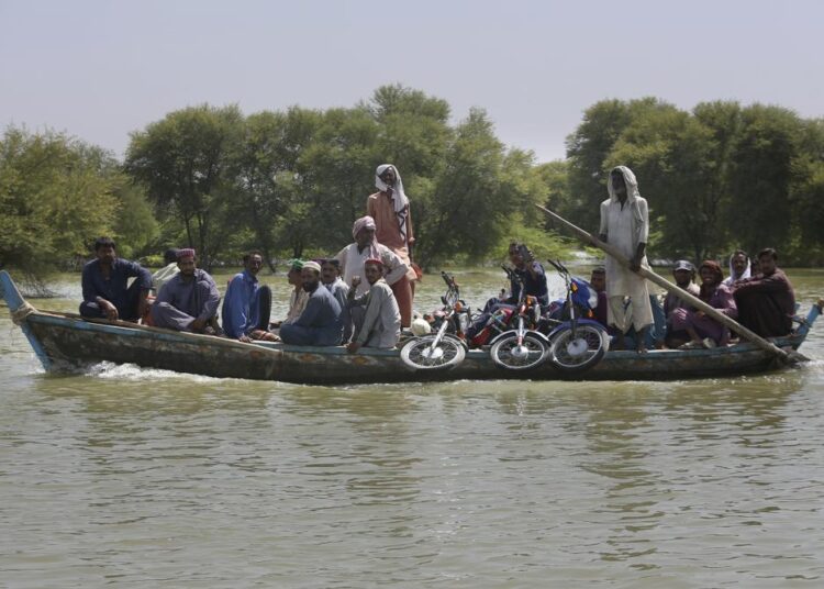 Pakistani flood victims in worst-hit province return home 2 - Egyptian Gazette Pakistani flood victims in worst-hit province return home 1 - Egyptian Gazette