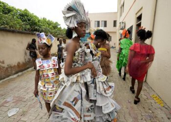 Nigerian teens create fashion from trash to fight pollution
