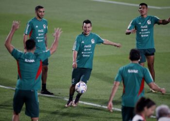Mexico and Poland duel for qualification