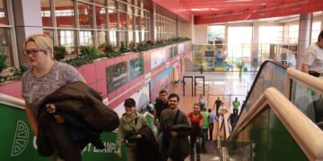 Civil aviation minister inspects Cairo, Sharm El-Sheikh airports ahead of COP27