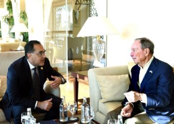 Investment talks on conf. sidlelines