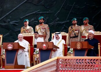 Bahraini king, Azhar imam, Pope of Vatican plant palm tree at Sakhir Palace