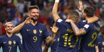 Giroud equals Henry mark as World Cup holders France sink Australia