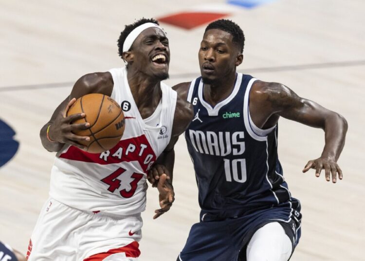 Raptors' Siakam out at least 2 weeks 1 - Egyptian Gazette Toronto Raptors Pascal Siakam (L) drives against Dallas Mavericks Dorian Finney-Smith on Nov. 4, 2022, in Dallas.