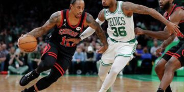 Booker, Paul lead Suns to blowout win over Blazers 102-82 1 - Egyptian Gazette Booker, Paul lead Suns to blowout win over Blazers 102-82