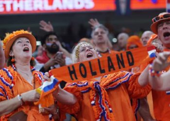 Netherlands stun Senegal, England routs Iran, US ties Wales