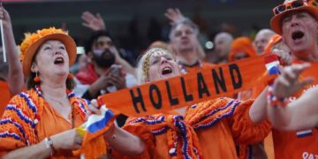 Netherlands stun Senegal, England routs Iran, US ties Wales