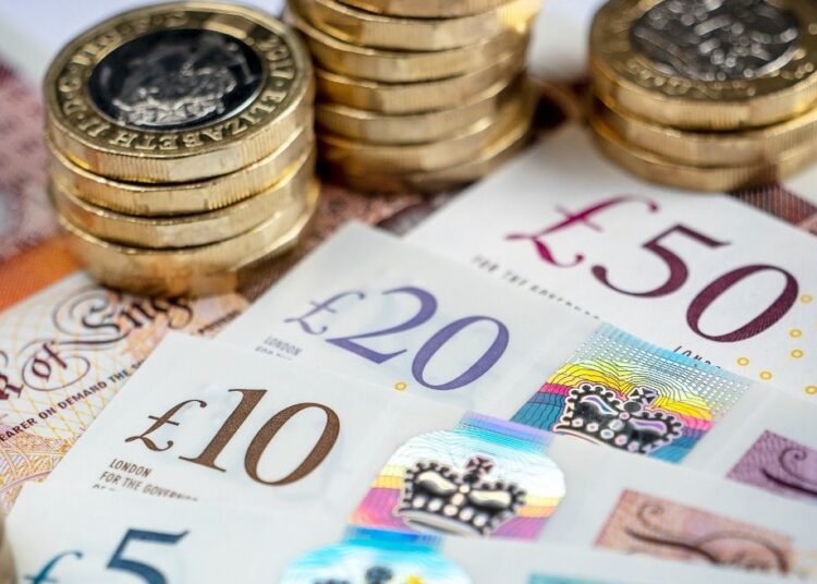 Bank of England raises rates by largest amount since 1989 1 - Egyptian Gazette The Bank of England raised interest rates by the most since 1989 but warned investors that the risk of Britain's longest recession in at least a century means borrowing costs are likely to rise less than they expect.