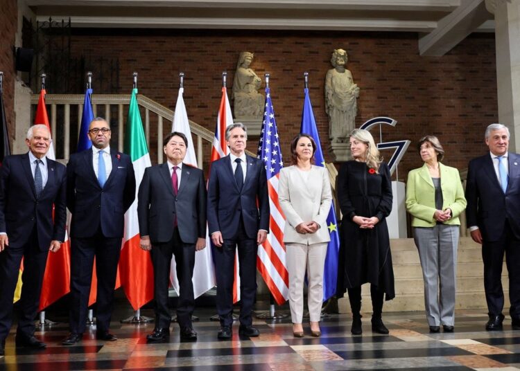 G7 coalition has agreed to set fixed price for Russian oil 1 - Egyptian Gazette German Foreign Minister Annalena Baerbock poses for a family photo with her counterparts Melanie Joly of Canada, Yoshimasa Hayashi of Japan, Antony Blinken of the US, Catherine Colonna of France, James Cleverly of Britain, Josep Borrell of EU and Antonio Tajani of Italy during the first working session of G-7 foreign ministers in Muenster, Germany, November 3, 2022.